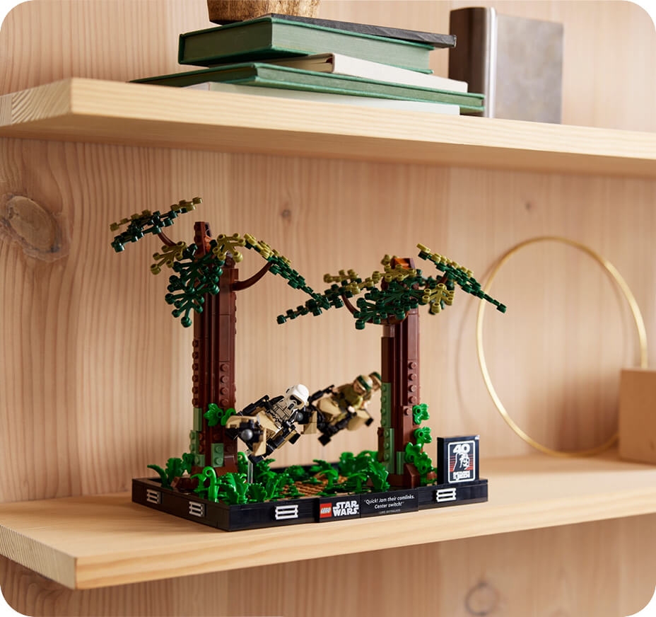 Klocki LEGO Star Wars 75353 Diorama: Pościg na ścigaczu przez Endor
